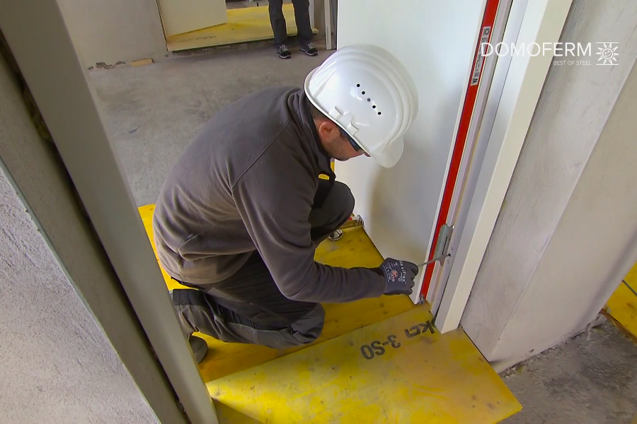Installation video of the Domoferm Prestige UT6x1 steel door