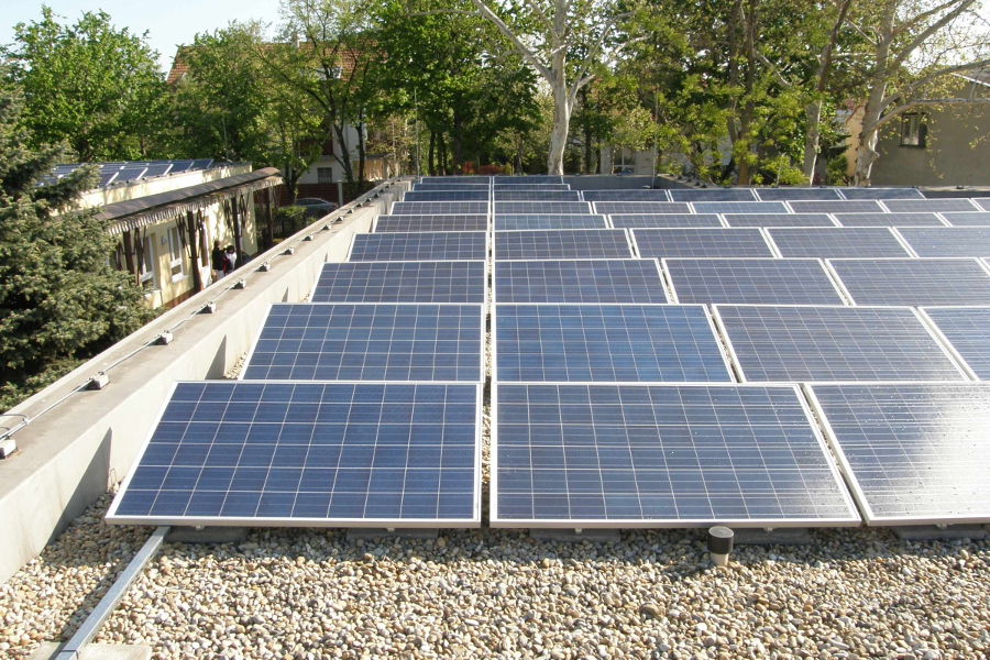 Sisteme de montaj pentru panouri fotovoltaice Easyflat cu instalare pe acoperisuri plate