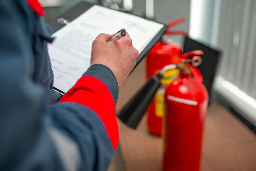 Normativul P118-1/2025 si siguranta cladirilor la incendiu – cerinte noi si solutii de izolare de la Knauf Insulation