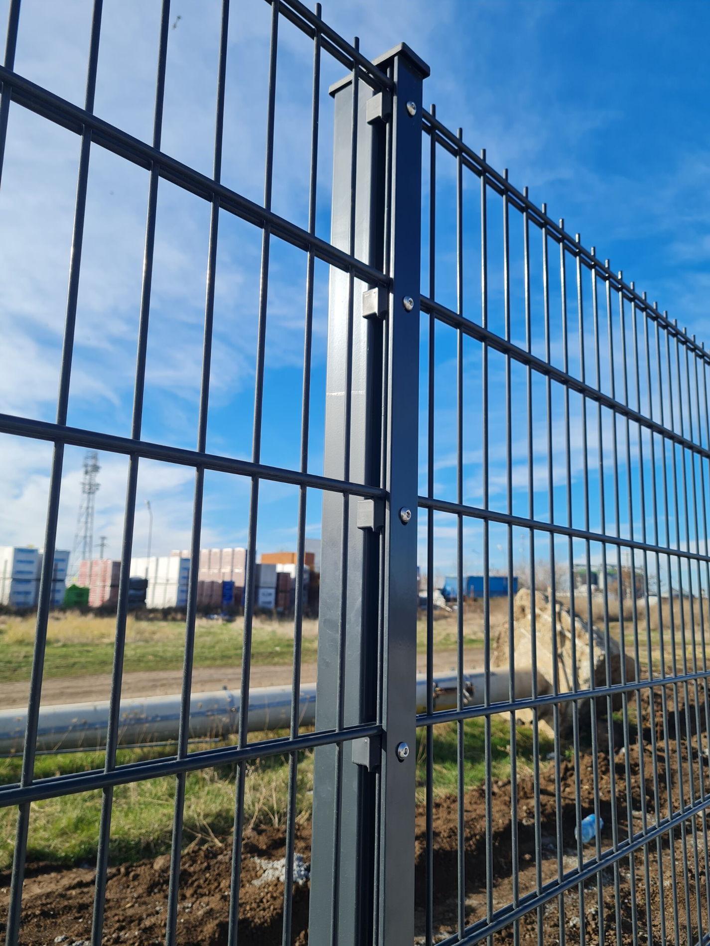 Panouri, plase, stalpi pentru garduri, garduri mobile si gabioane Decorio Panouri, plase, stalpi pentru garduri, garduri mobile si gabioane Decorio