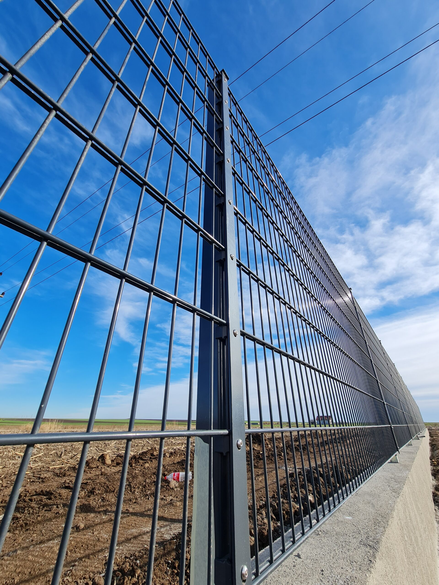 Panouri, plase, stalpi pentru garduri, garduri mobile si gabioane Decorio Panouri, plase, stalpi pentru garduri, garduri mobile si gabioane Decorio