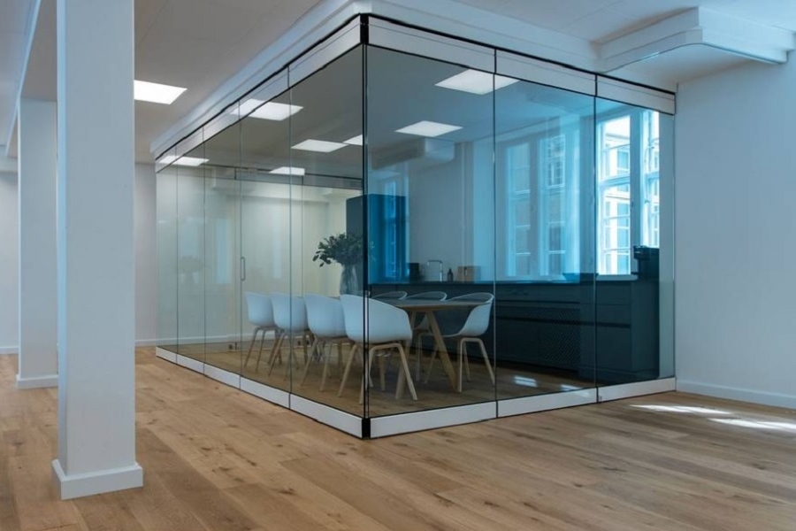DEKO MV Glass movable glass wall at the new headquarters of Cryos International in Copenhagen